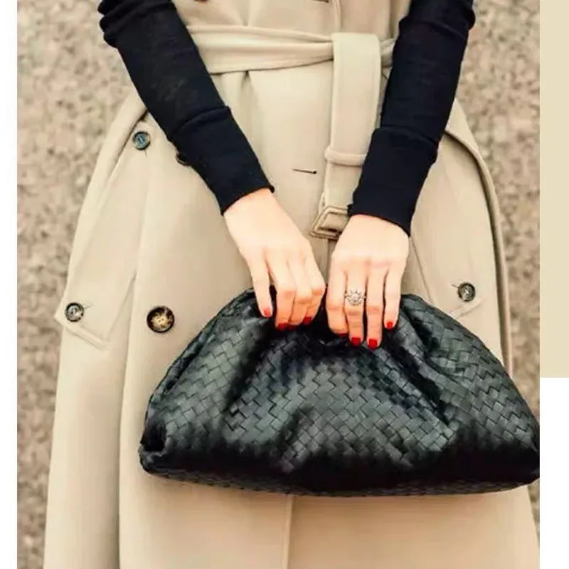 The Pouch Leather Woven Envelope Bag Knitting Luxury Women Bags Design Voluminous Rounded Shape Purses And Handbags Clutch Purse
The Pouch Leather Woven Envelope Bag Knitting Luxury Women Bags Design Voluminous Rounded Shape Purses And Handbags Clutch Purse