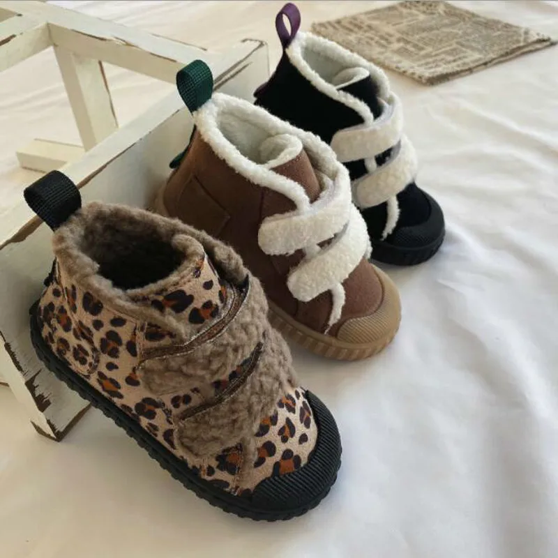 Korean children's cotton shoes with middle upper and plush warm and soft soled cotton shoes snow cotton boots 2020 winter new
Korean children's cotton shoes with middle upper and plush warm and soft soled cotton shoes snow cotton boots 2020 winter new