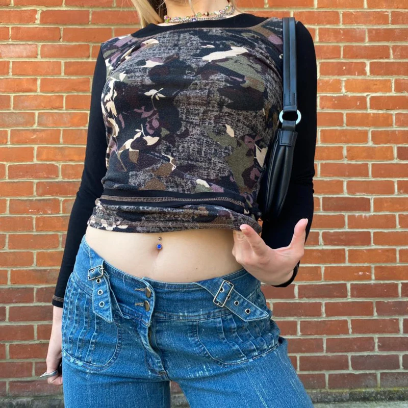 Ladies Autumn Round Collar T-shirt Women Retro Style Abstract Printing Long Sleeve Midriff-baring Tops Slim Base Shirt 
Ladies Autumn Round Collar T-shirt Women Retro Style Abstract Printing Long Sleeve Midriff-baring Tops Slim Base Shirt