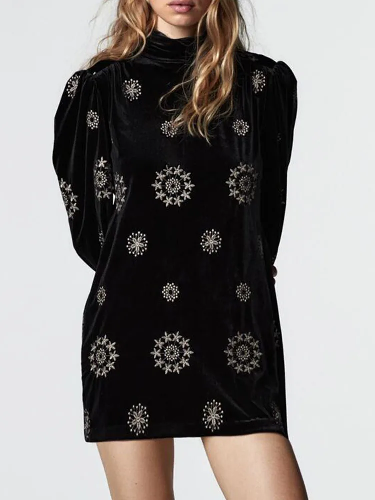 ZA autumn and winter new products female retro embroidery half-high collar long-sleeved imitation velvet temperament dress
ZA autumn and winter new products female retro embroidery half-high collar long-sleeved imitation velvet temperament dress