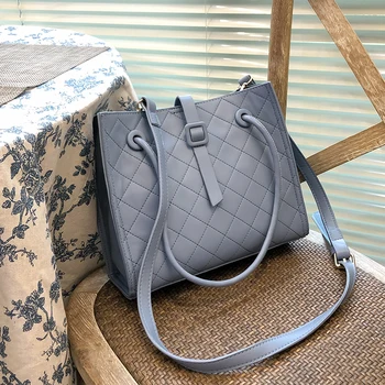 NEW French Design Fashion Large Capacity Rhombic Tote Bag Handbag & Elegant Shoulder Bag Messenger Bag Width 26cm Height 23cm
NEW French Design Fashion Large Capacity Rhombic Tote Bag Handbag & Elegant Shoulder Bag Messenger Bag Width 26cm Height 23cm