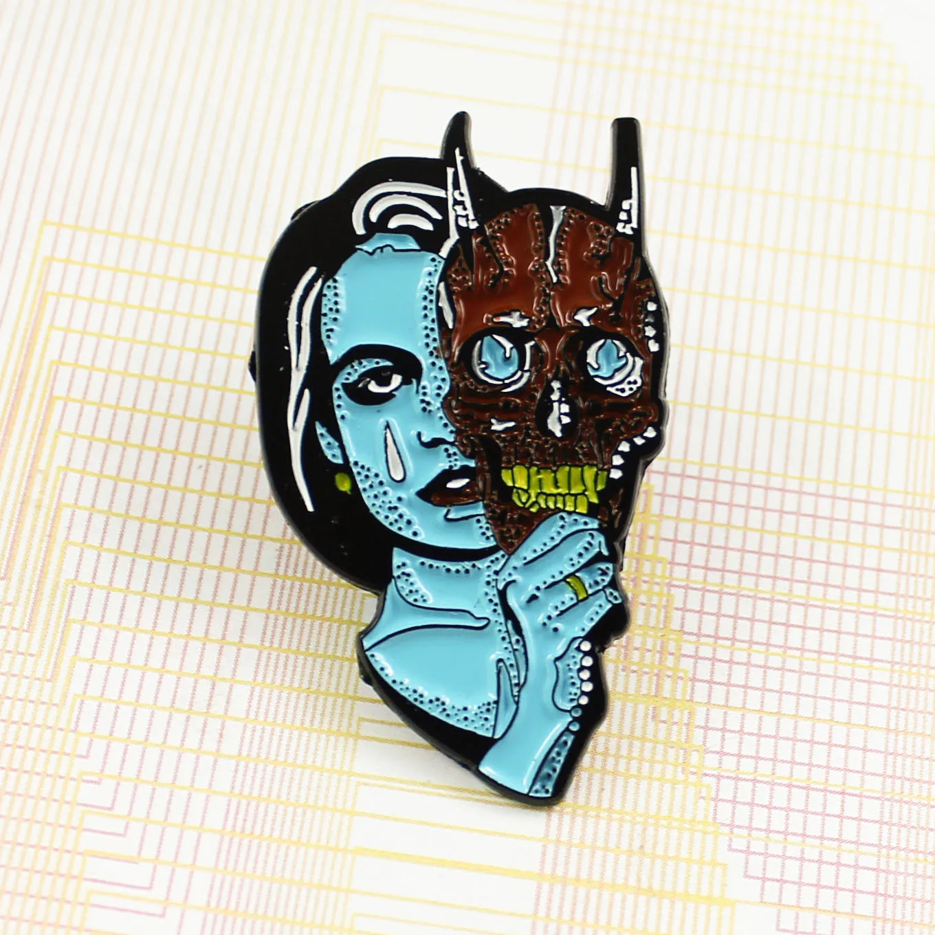 Originalit Blue Face Artist Statue Tears Brooch Two Faced Monster Mask Personality Pins and Brooches Special Dislocation Jewelry
Originalit Blue Face Artist Statue Tears Brooch Two Faced Monster Mask Personality Pins and Brooches Special Dislocation Jewelry