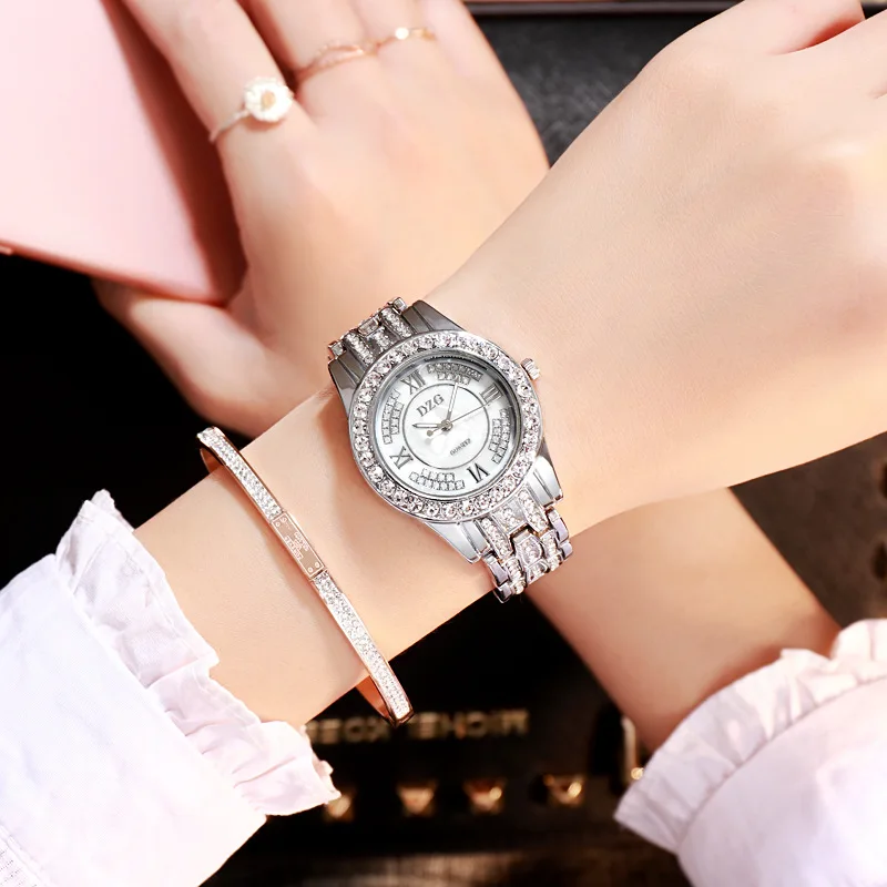 Three-Color Quartz Watch Fashion Leisure Suit Steel Watch Cool Shell Surface Rome Watch Ladies' Watch