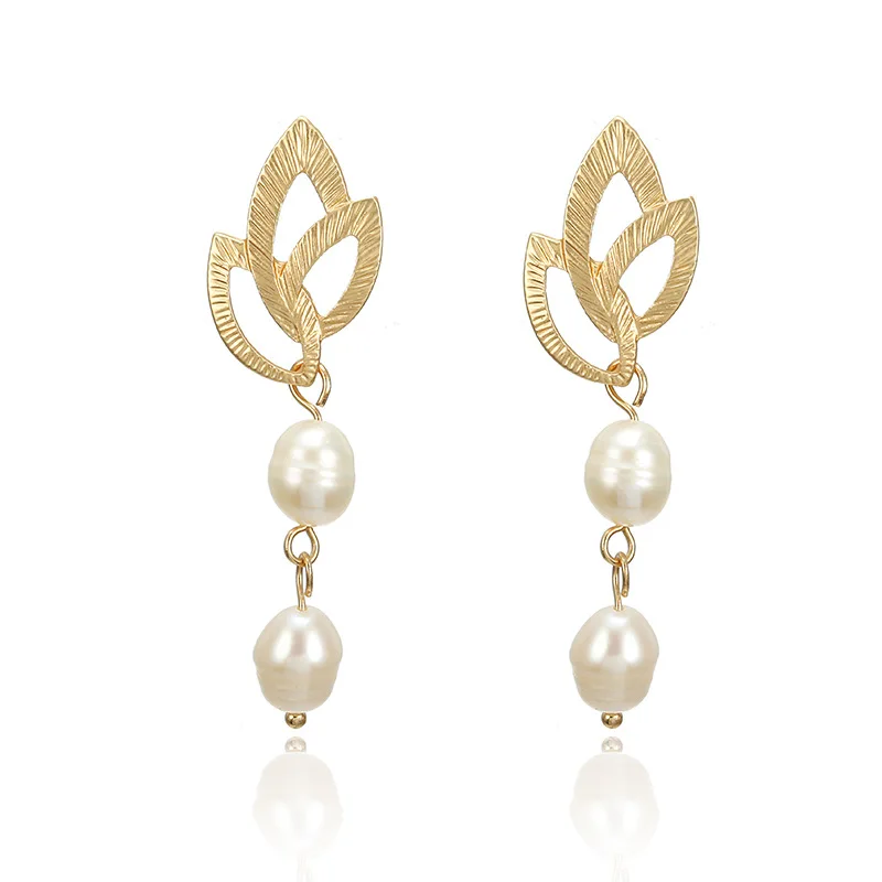 Fashion Simple imitation pearl Hanging Dangle Geometric Earrings Trend Personality Fashion Stud Earrings exquisite elegant
Fashion Simple imitation pearl Hanging Dangle Geometric Earrings Trend Personality Fashion Stud Earrings exquisite elegant