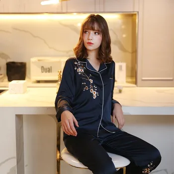 Autumn New Ladies Pajamas Suit Long-sleeve Cardigan V-neck Solid Pyjamas Embroidered Loose Homewear Cotton Nightsuit 2pcs Set
Autumn New Ladies Pajamas Suit Long-sleeve Cardigan V-neck Solid Pyjamas Embroidered Loose Homewear Cotton Nightsuit 2pcs Set