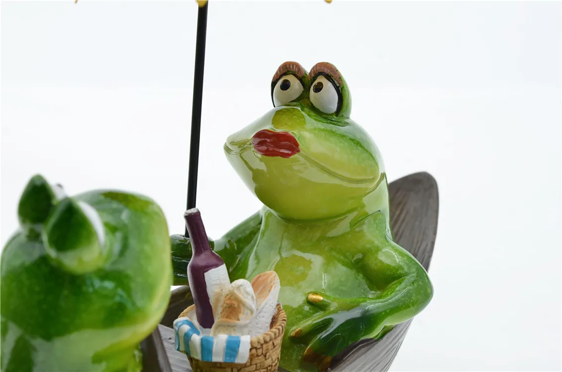 MYBLUE Kawaii Garden Animal Resin Lovers In a Boat Cartoon Frog Figurine Nordic Home Room Decoration Accessories Modern