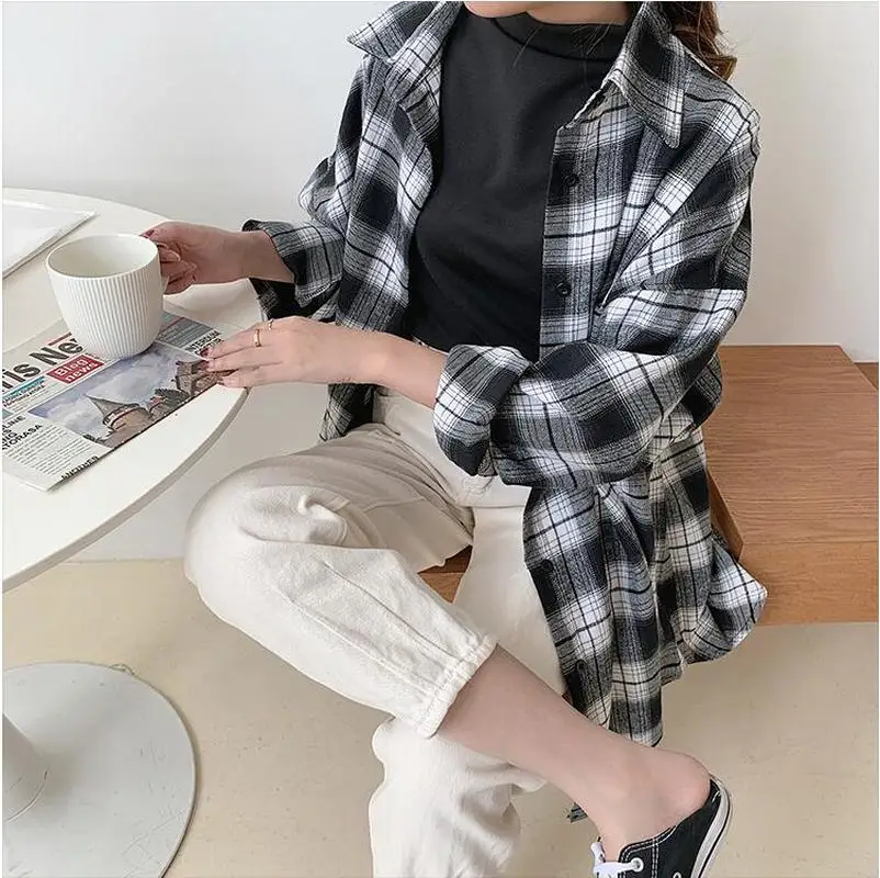 Loose Female Checked Shirt Women Spring Autumn Blouses Shirts Vintage Oversized Irregular Korean Plaid Wild Lady Tops CL827
Loose Female Checked Shirt Women Spring Autumn Blouses Shirts Vintage Oversized Irregular Korean Plaid Wild Lady Tops CL827