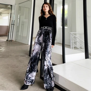 Autumn Vintage print velvet pants women loose wide leg pants women's high waist pants trousers print Straight trousers women
Autumn Vintage print velvet pants women loose wide leg pants women's high waist pants trousers print Straight trousers women