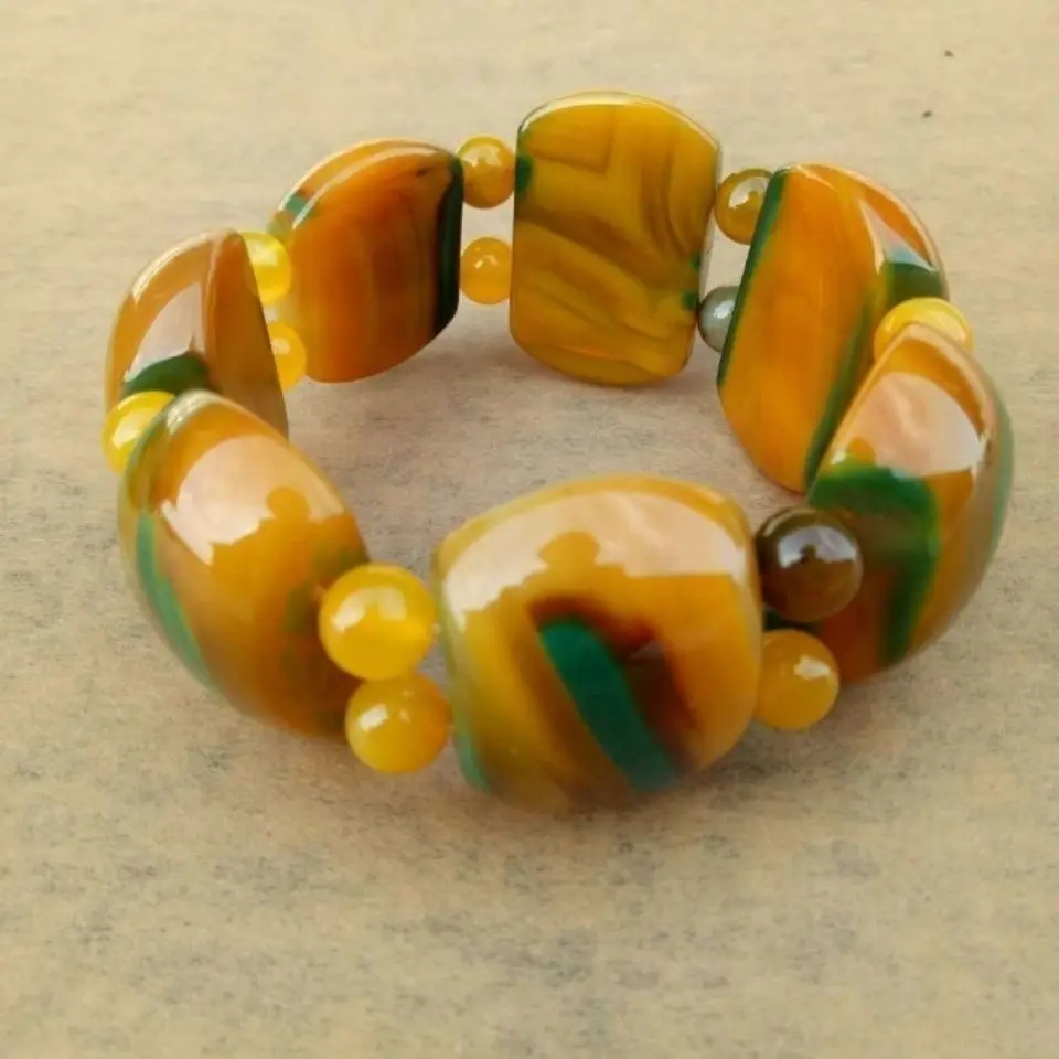 Natural Agate Yellow-green Flower Semicircle Hand Row Atmosphere Simple Bracelet Jewelry for Men and Women
Natural Agate Yellow-green Flower Semicircle Hand Row Atmosphere Simple Bracelet Jewelry for Men and Women