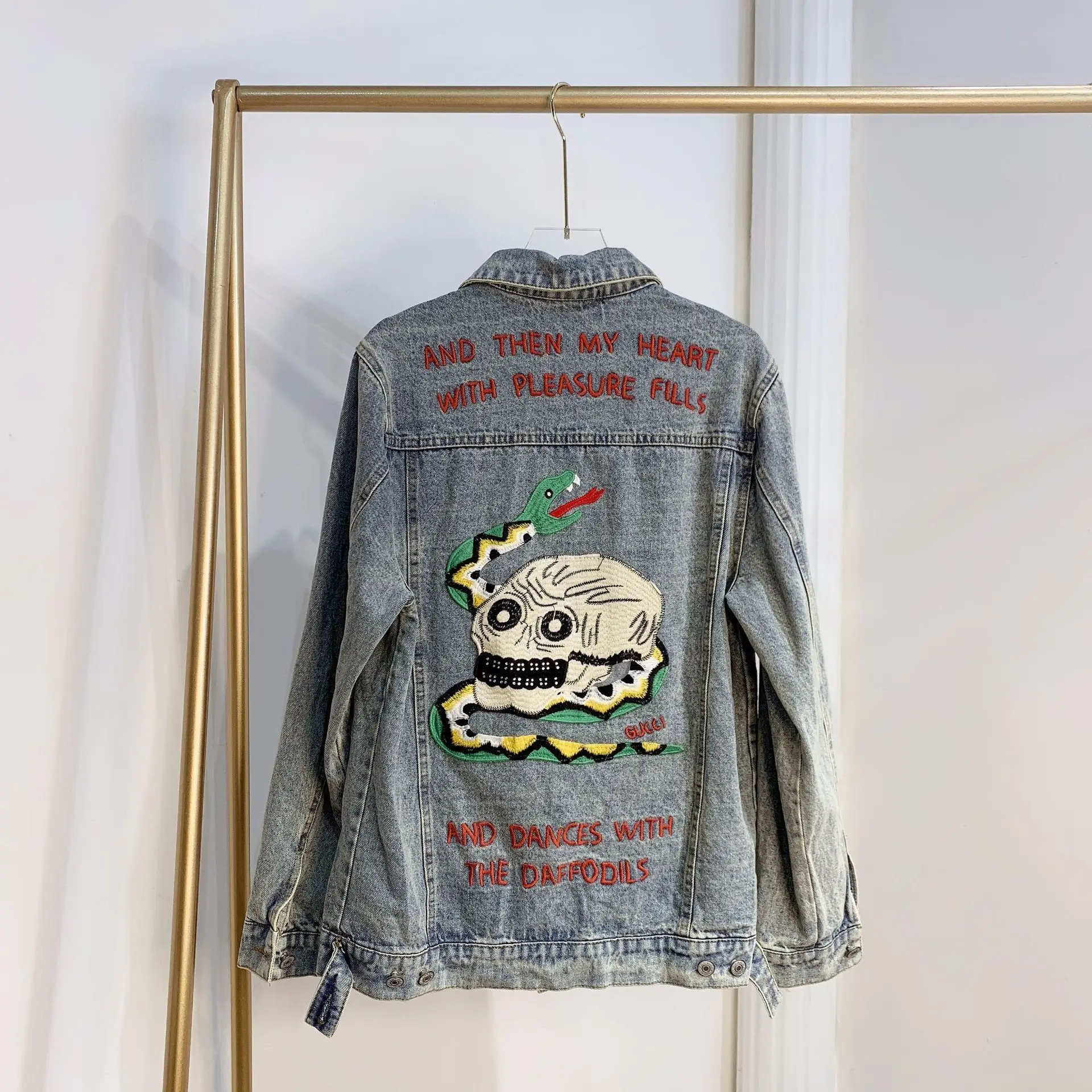 2019 Denim jacket Spring and Autumn New Embroidered Taro Denim Heavy Embroidered Short Jacket Top
2019 Denim jacket Spring and Autumn New Embroidered Taro Denim Heavy Embroidered Short Jacket Top