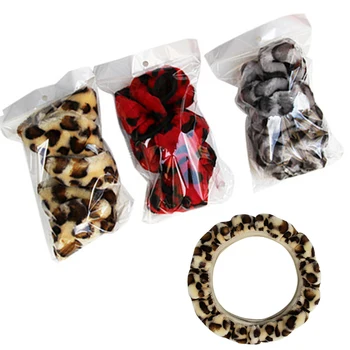 Fashion Car Steering Wheel Cover Volant Plush Leopard Print Braid on the Steering-wheel Funda volante 3 Colors Auto Car Styling 
Fashion Car Steering Wheel Cover Volant Plush Leopard Print Braid on the Steering-wheel Funda volante 3 Colors Auto Car Styling