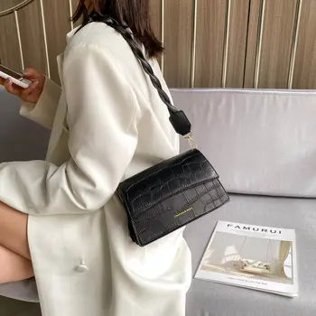 Crocodile Pattern Mini Chain Designer PU Leather Messenger Bag 2020 Fashion Luxury One Shoulder Handbag Female Travel Handbag
Crocodile Pattern Mini Chain Designer PU Leather Messenger Bag 2020 Fashion Luxury One Shoulder Handbag Female Travel Handbag
