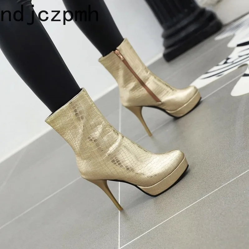 Women's Boots The New Autumn And Winter fashion Round head zipper High heel Short tube Women's shoes plus size 32-48 11.5cm high
Women's Boots The New Autumn And Winter fashion Round head zipper High heel Short tube Women's shoes plus size 32-48 11.5cm high
