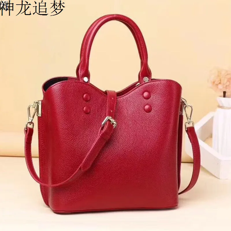 Famous Brand design women's bag boutique genuine leather fashion women's bag slung shoulder bag female wild handbag female party
Famous Brand design women's bag boutique genuine leather fashion women's bag slung shoulder bag female wild handbag female party