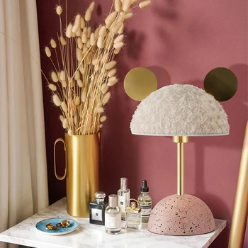 Nordic feather table lamp ins girl bedroom simple cartoon children's room cute pink bedside lamp 
Nordic feather table lamp ins girl bedroom simple cartoon children's room cute pink bedside lamp
