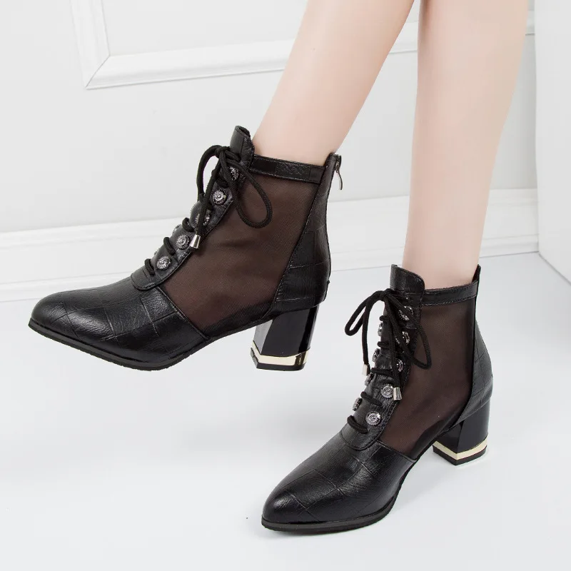 Women's Leather Boot Autumn And Winter Semi-high Heeled Chunky-Heel Waterproof Platform Tube Lace-up INS Europe And America Mart
Women's Leather Boot Autumn And Winter Semi-high Heeled Chunky-Heel Waterproof Platform Tube Lace-up INS Europe And America Mart