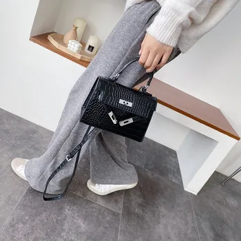 Autumn and Winter Vintage shi tou wen Bags Female 2020 New Korean Version of the Shoulder Messenger Fashion Hand Bag
Autumn and Winter Vintage shi tou wen Bags Female 2020 New Korean Version of the Shoulder Messenger Fashion Hand Bag