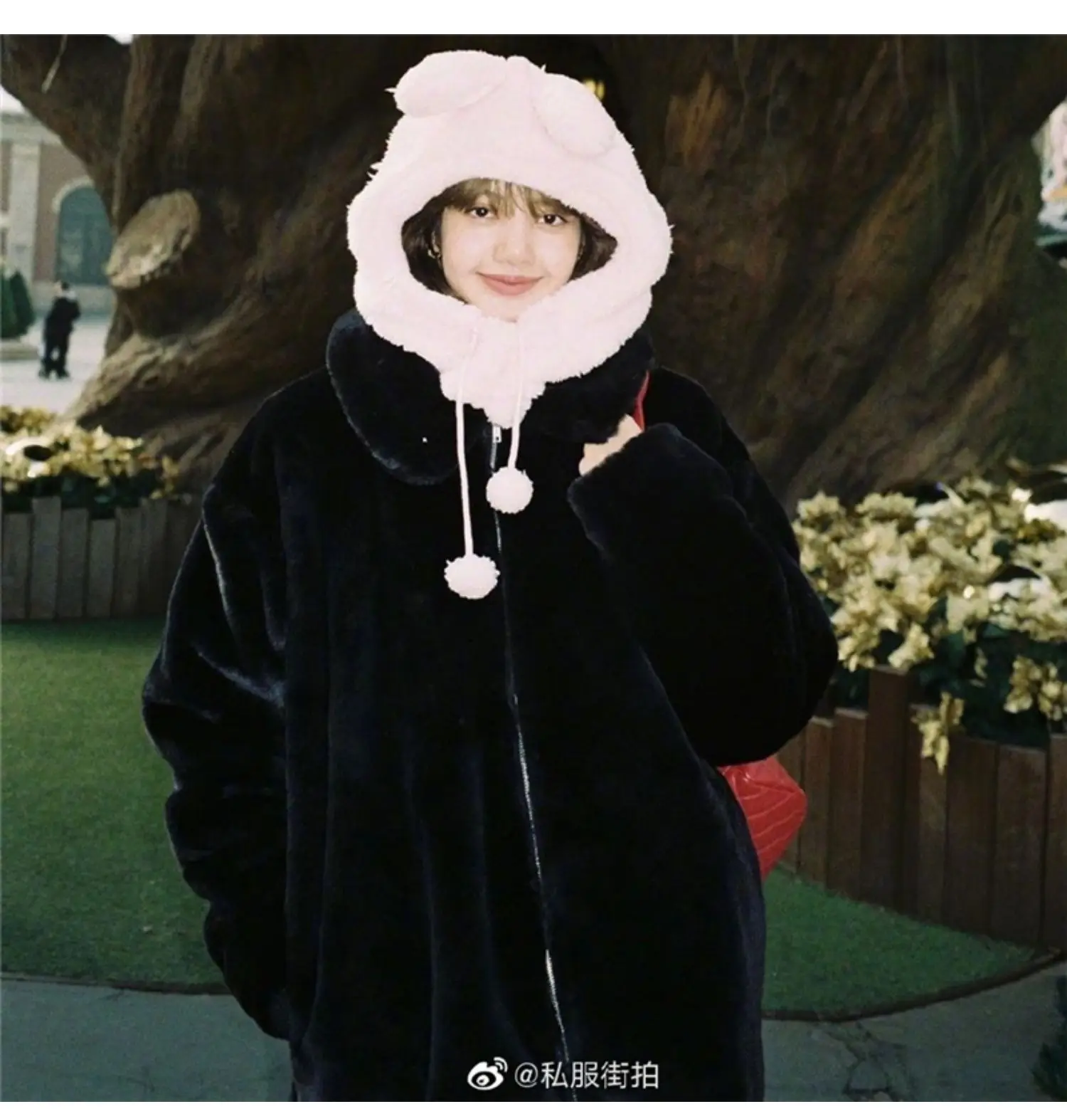 2019 New Black Coat Embroidered Coat Mid-length Faux Fur Long Wool Jackets Coat 
2019 New Black Coat Embroidered Coat Mid-length Faux Fur Long Wool Jackets Coat