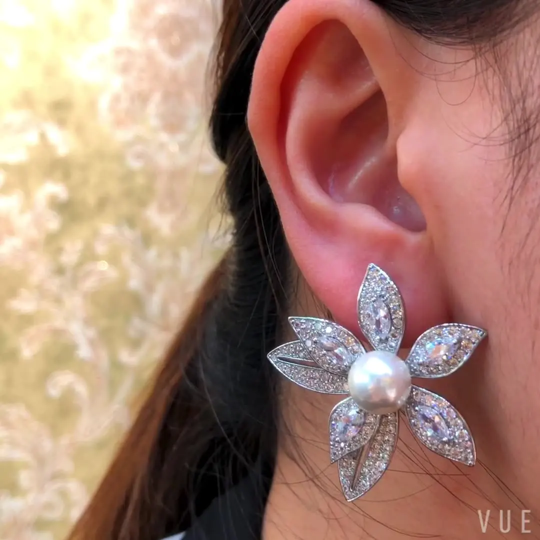SORAMOORE High Quality Luxury Trendy Flower Pearl Dangle Earrings for Women Lady Girl Party Show Daily Fashion Wedding Jewelry
SORAMOORE High Quality Luxury Trendy Flower Pearl Dangle Earrings for Women Lady Girl Party Show Daily Fashion Wedding Jewelry