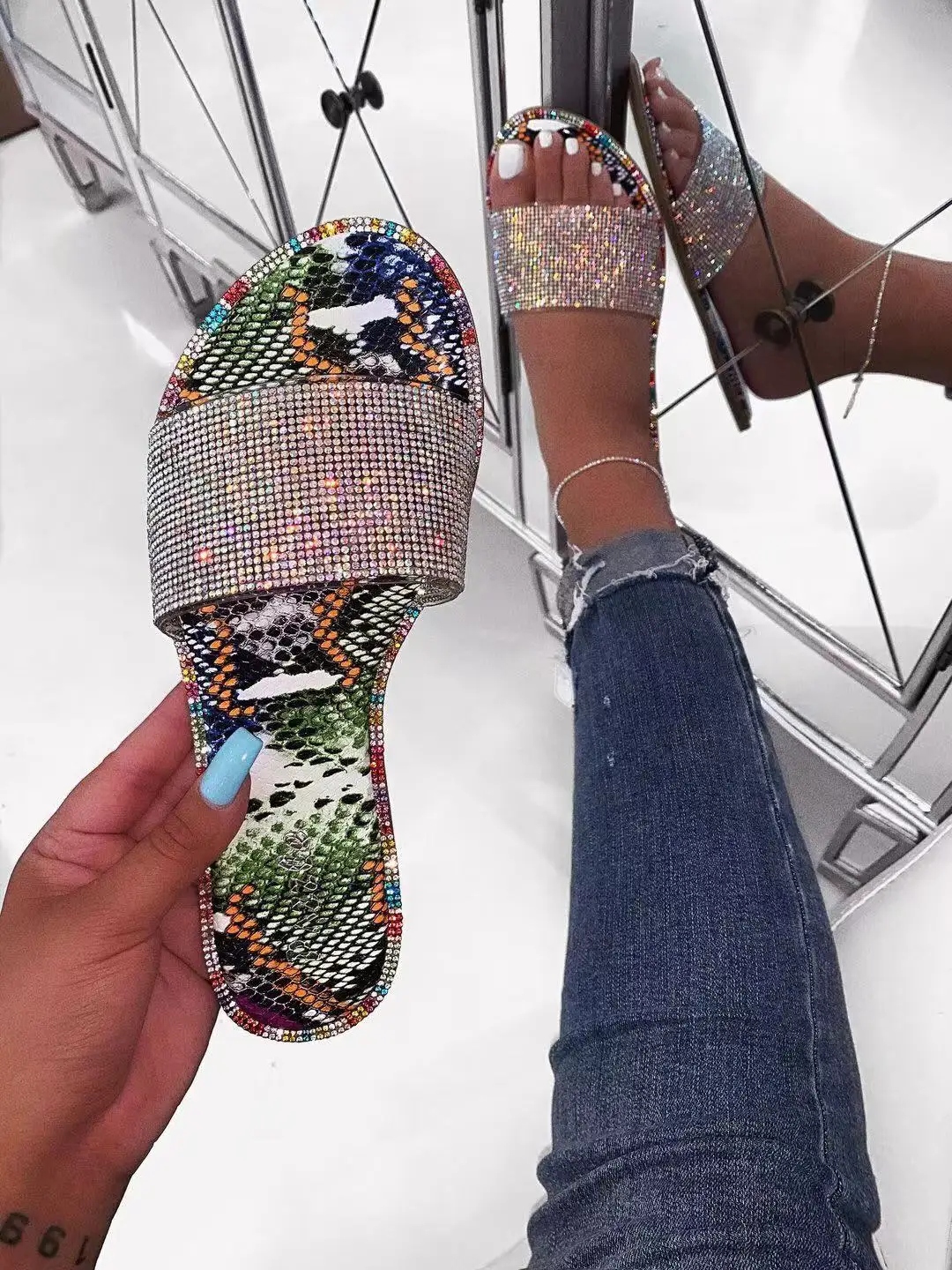Diamond Women Slippers Summer Crystal Hollow Flat Slide Ladies Open Toe Comfort Slip On Outdoor Beach Sandals Woman Shoes
Diamond Women Slippers Summer Crystal Hollow Flat Slide Ladies Open Toe Comfort Slip On Outdoor Beach Sandals Woman Shoes