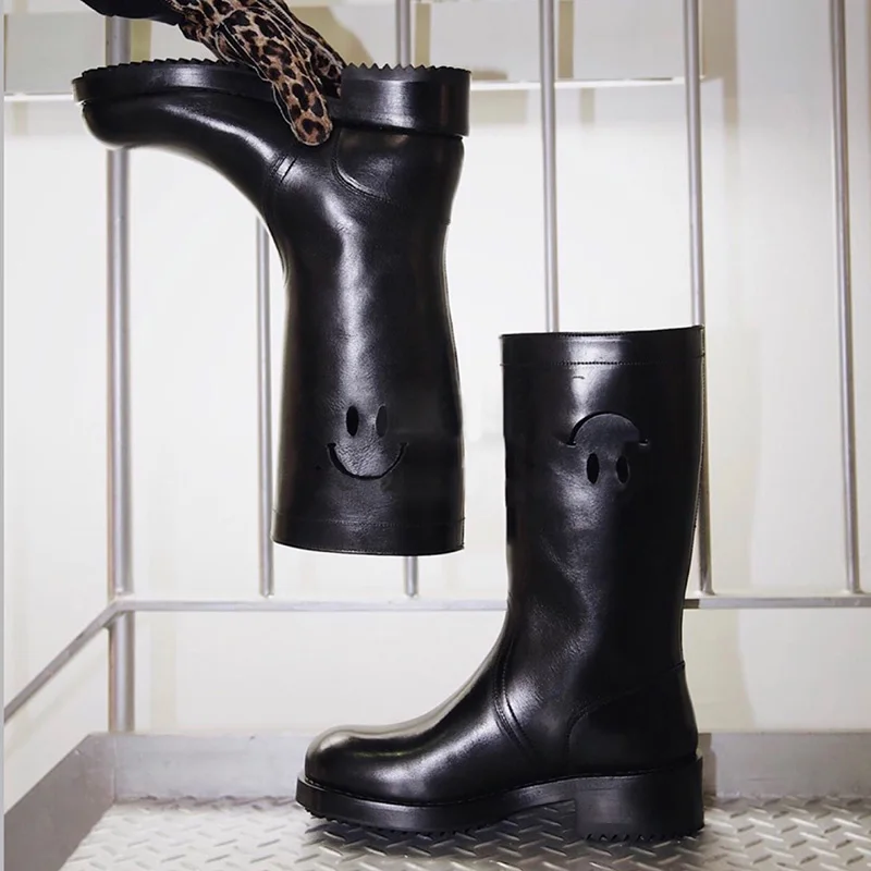 Black riding boots women's autumn and winter 2020 new thick-soled round-headed Martin boots British style Joker straight boots
Black riding boots women's autumn and winter 2020 new thick-soled round-headed Martin boots British style Joker straight boots