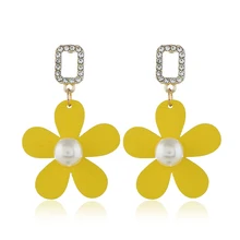 Nuevo 2019 tendencia de la moda es simple perla señoras pendientes de aleación de personalidad con incrustaciones de diamantes de imitación amarillo flor pendientes Mujer(China)