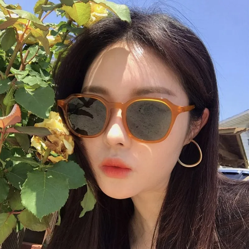 2020 Sunglass Women's Style Metal Dazzle Color Classic Retro Brand Designer UV400 Street Photo Concave Shape Sun Glasses Vintage
2020 Sunglass Women's Style Metal Dazzle Color Classic Retro Brand Designer UV400 Street Photo Concave Shape Sun Glasses Vintage