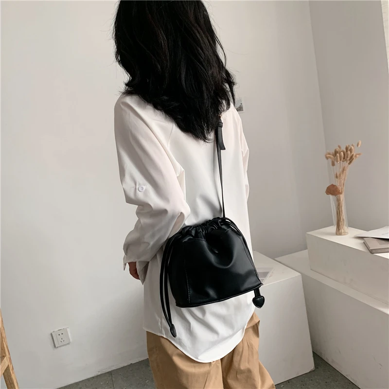 Small Leather Women Brand Purses And Handbags Designer Bags Famous Brand Women Bags 2019 Drawstring Shoulder Messenger Bags
Small Leather Women Brand Purses And Handbags Designer Bags Famous Brand Women Bags 2019 Drawstring Shoulder Messenger Bags