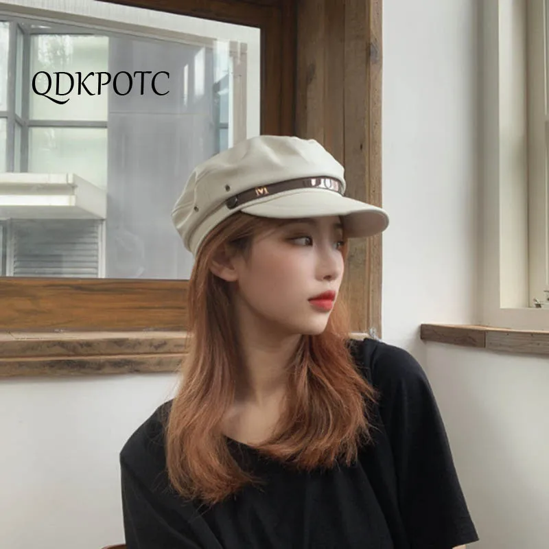 QDKPOTC 2019 Spring Autumn Winter New Women Military Hats Fashion PU Leather Navy Cap England Retro Visor Flat Hat
QDKPOTC 2019 Spring Autumn Winter New Women Military Hats Fashion PU Leather Navy Cap England Retro Visor Flat Hat