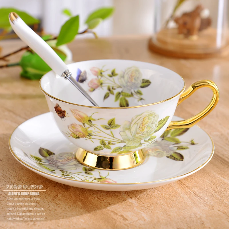 Luxury Nordic Roses Cup White Creative British Bone China Cup High Quality Spoon Koffiebeker bardak Afternoon Coffee Cup E6
Luxury Nordic Roses Cup White Creative British Bone China Cup High Quality Spoon Koffiebeker bardak Afternoon Coffee Cup E6