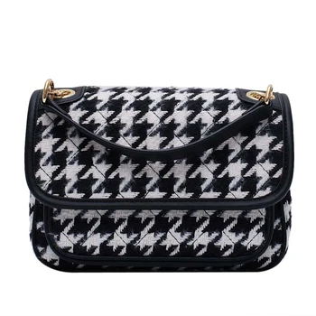 2020 new women's bag fashion plaid wild chain shoulder shoulder small square bag 
2020 new women's bag fashion plaid wild chain shoulder shoulder small square bag