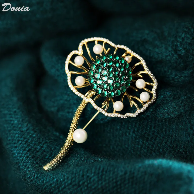 Donia jewelry New Fashion rotating series cute brooch inlaid AAA zircon corsage ladies flower coat scarf hat accessories
Donia jewelry New Fashion rotating series cute brooch inlaid AAA zircon corsage ladies flower coat scarf hat accessories