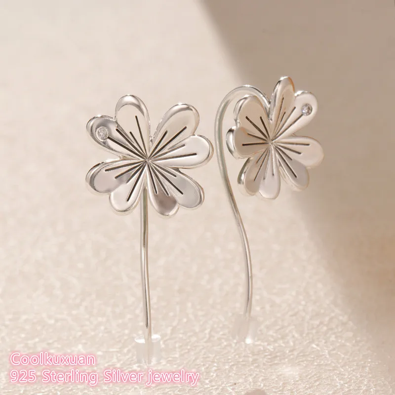 Весенние серьги 100% из стерлингового серебра 925 пробы с четырехлистным клевером и белым фианитом, оригинальные Брендовые женские ювелирные изделия в европейском стиле
Весенние серьги 100% из стерлингового серебра 925 пробы с четырехлистным клевером и белым фианитом, оригинальные Брендовые женские ювелирные изделия в европейском стиле