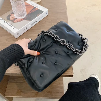 Chain Bag Niche Design Autumn / Winter 2020 New Fashion One Shoulder Underarm Bags Leather Personality Women Pack C638
Chain Bag Niche Design Autumn / Winter 2020 New Fashion One Shoulder Underarm Bags Leather Personality Women Pack C638