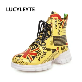 Winter boots graffiti thick with newspaper pattern personality short boots lacing students large size Martin shoes women
Winter boots graffiti thick with newspaper pattern personality short boots lacing students large size Martin shoes women