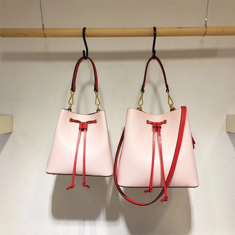 2019 Cowhide Ripple Large Capacity Bucket Bag Color Matching Hand Bill of Lading Shoulder Slung Women's Bag Vegetable Basket Bag
2019 Cowhide Ripple Large Capacity Bucket Bag Color Matching Hand Bill of Lading Shoulder Slung Women's Bag Vegetable Basket Bag