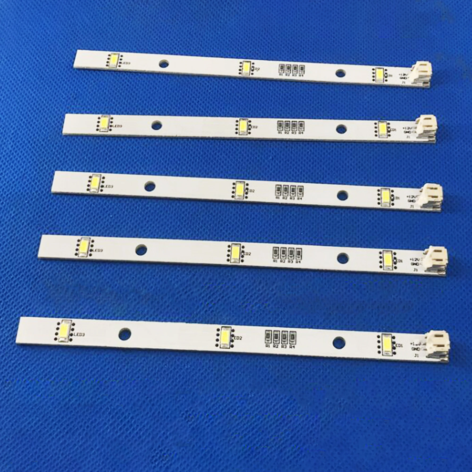 1pc LED Light Bar for HISENSE/ RONGSHENG Refrigerator LED Strip Light E349766 MDDZ-162A 1629348 DC12V 2W Refrigerator Parts
1pc LED Light Bar for HISENSE/ RONGSHENG Refrigerator LED Strip Light E349766 MDDZ-162A 1629348 DC12V 2W Refrigerator Parts