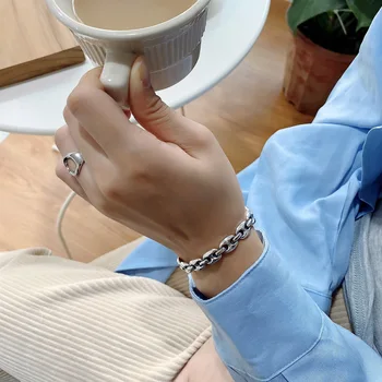 High quality light luxury S925 sterling silver bracelet retro simple open adjustable bracelet for women's wedding luxury jewelry
High quality light luxury S925 sterling silver bracelet retro simple open adjustable bracelet for women's wedding luxury jewelry