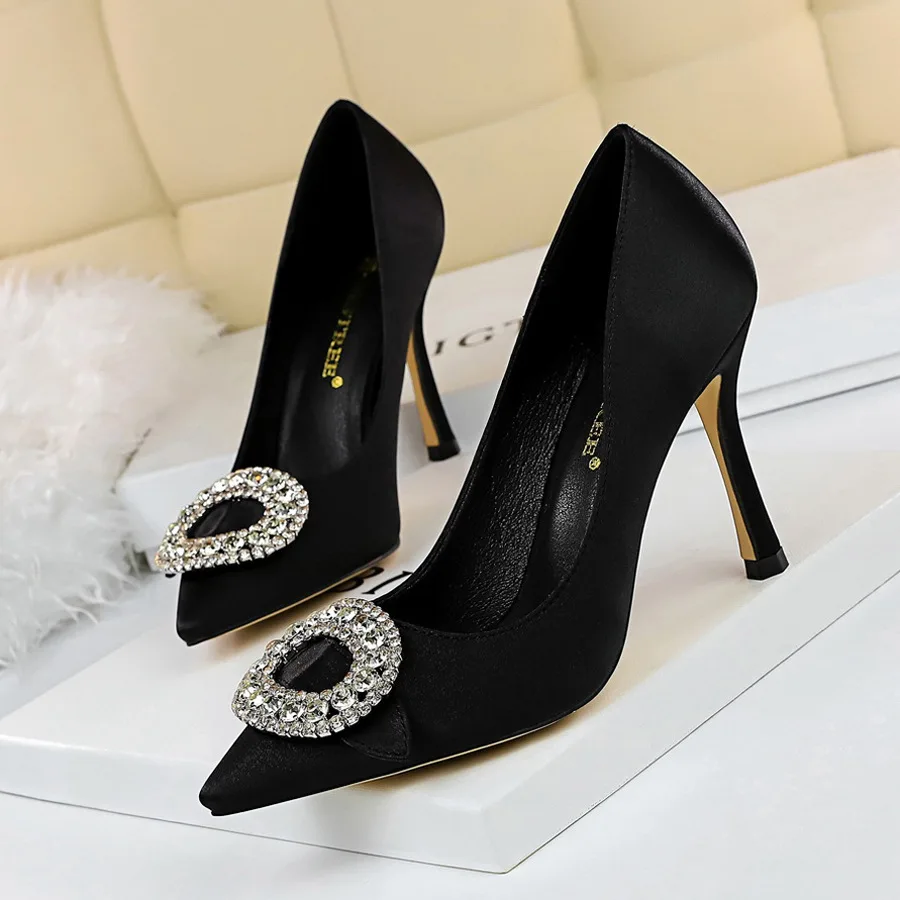 Women Shoes226-1 Western Style Banquet WOMEN'S Shoes High Heels Shoes Silk Fabrics Shallow Mouth Pointed Man-made Diamond
Women Shoes226-1 Western Style Banquet WOMEN'S Shoes High Heels Shoes Silk Fabrics Shallow Mouth Pointed Man-made Diamond
