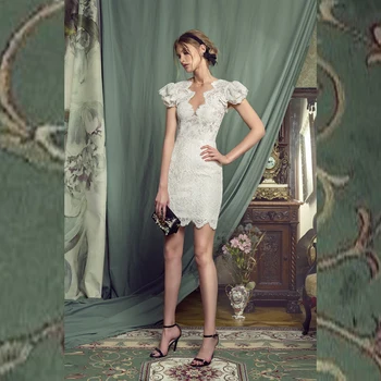 Unique Delicate Sexy Short Lace Cap Sleeves Mother of the Bride Dresses Sheer Bateau Neck Wedding Guest Gowns Mini Length
Unique Delicate Sexy Short Lace Cap Sleeves Mother of the Bride Dresses Sheer Bateau Neck Wedding Guest Gowns Mini Length
