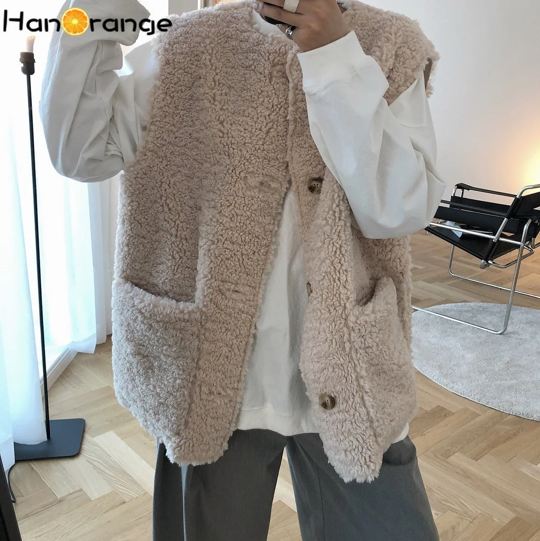 Faux Lamb Fur Vest Warm Thickened Fur Both Sides Wearable Loose Sleeveless Outwear
Faux Lamb Fur Vest Warm Thickened Fur Both Sides Wearable Loose Sleeveless Outwear
