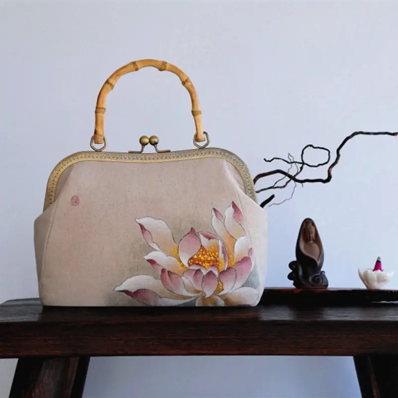 2020 New Handbag Shoulder Bag High-End National Style Cotton and Linen Lotus Hand-Painted Bag with Cheongsam Hanfu Women's Bag
2020 New Handbag Shoulder Bag High-End National Style Cotton and Linen Lotus Hand-Painted Bag with Cheongsam Hanfu Women's Bag