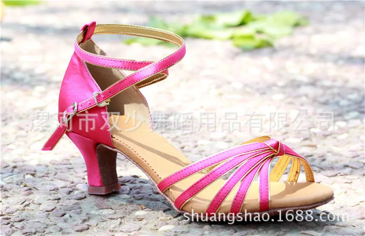 Adult Female Women's Latin Dance Shoes Rose-red Daikin Semi-high Heeled Girls CHILDREN'S Ballroom Dancing National Standard Cowh
Adult Female Women's Latin Dance Shoes Rose-red Daikin Semi-high Heeled Girls CHILDREN'S Ballroom Dancing National Standard Cowh