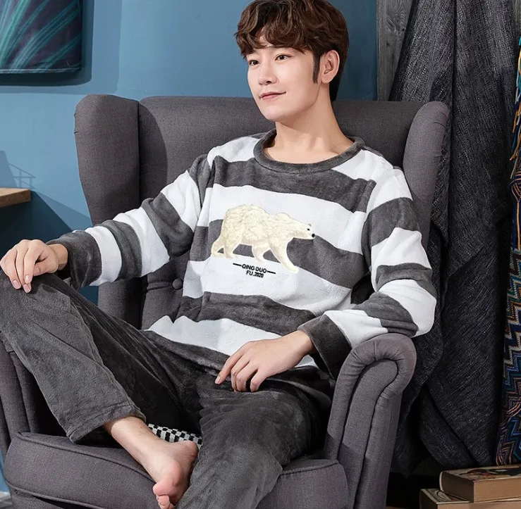 Men's Pajamas Set Autumn Winter Warm Flannel Thicken Pajamas Sets Male Long Sleeve Top +Pants Sleepwear 2 Piece Leisure Homwear
Men's Pajamas Set Autumn Winter Warm Flannel Thicken Pajamas Sets Male Long Sleeve Top +Pants Sleepwear 2 Piece Leisure Homwear