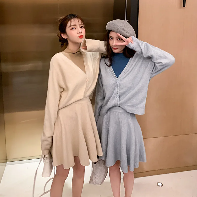 Photo Shoot Fashion Set Suit Skirt Women's Autumn Sweater Cardigan Coat Tops Half-length Short Skirt Knit Two-Piece Set 
Photo Shoot Fashion Set Suit Skirt Women's Autumn Sweater Cardigan Coat Tops Half-length Short Skirt Knit Two-Piece Set