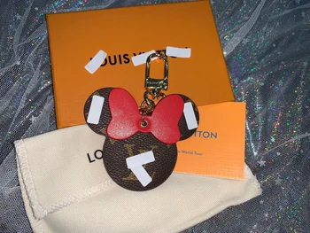 New Brown spots Square Pattern Leather Keychain Luxury Old Flower Leather Mickey Minnie Circle Buckle Keychains Auto Car Keyring
New Brown spots Square Pattern Leather Keychain Luxury Old Flower Leather Mickey Minnie Circle Buckle Keychains Auto Car Keyring