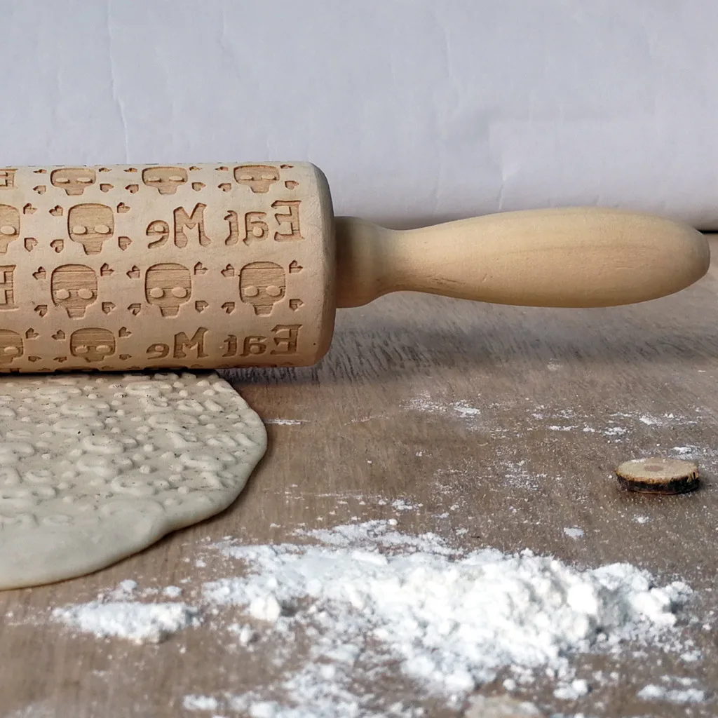 Wood Halloween Embossing Rolling Pin Wooden 3D Rolling Pin Skull Pattern for Halloween Party Cookies Bakeware Fondant Rollers
Wood Halloween Embossing Rolling Pin Wooden 3D Rolling Pin Skull Pattern for Halloween Party Cookies Bakeware Fondant Rollers