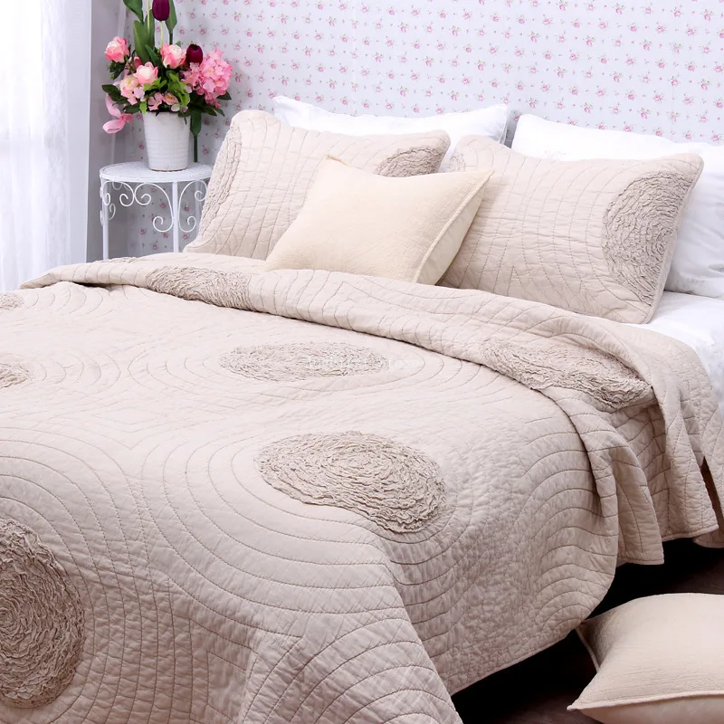 Простые и элегантные вышитые покрывала, 3 шт., 1 * покрывало, 2 * наволочки, простой Сельский комплект стеганого одеяла, Королевский пододеяльник, покрывала
Простые и элегантные вышитые покрывала, 3 шт., 1 * покрывало, 2 * наволочки, простой Сельский комплект стеганого одеяла, Королевский пододеяльник, покрывала