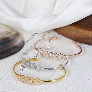 New style simple elegant temperament hollow geometric inlay small fresh girl heart opening bangle female
New style simple elegant temperament hollow geometric inlay small fresh girl heart opening bangle female