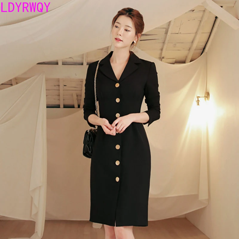 2019 fashion temperament professional package hip women's single-breasted long-sleeved suit collar dress.
2019 fashion temperament professional package hip women's single-breasted long-sleeved suit collar dress.